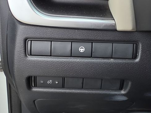 Certified 2022 Nissan Rogue SV FWD image 16