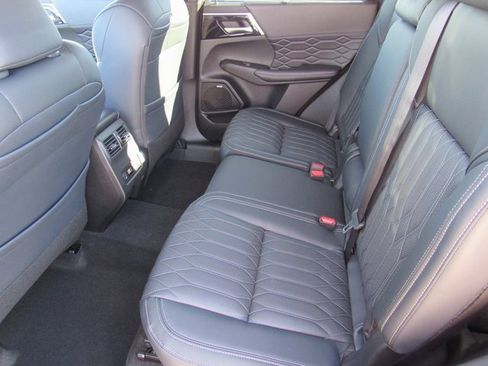 New 2025 Mitsubishi Outlander SEL image 8