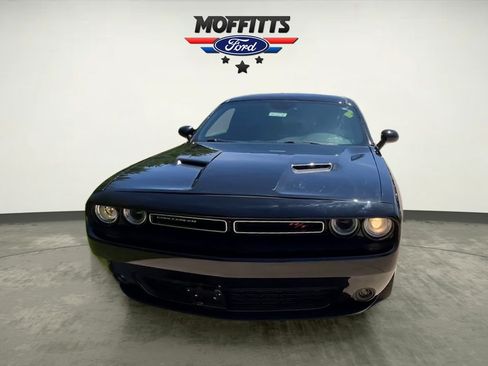 Used 2017 Dodge Challenger R/T RWD image 8