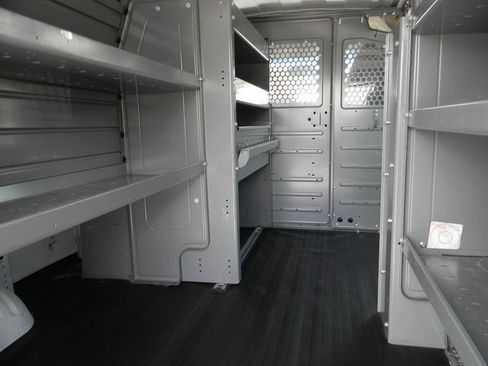 Used 2015 Chevrolet Express 2500 RWD image 6