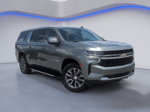 Used 2023 Chevrolet Suburban LS w/ Driver Alert Package RWD image 2