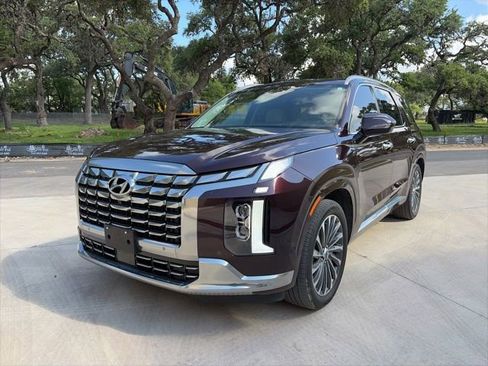 Used 2024 Hyundai Palisade Calligraphy FWD image 2