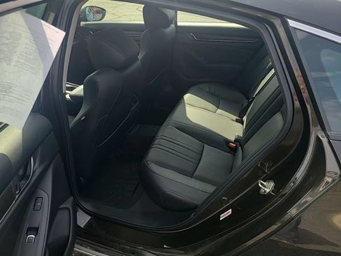 Used 2018 Honda Accord Touring image 12