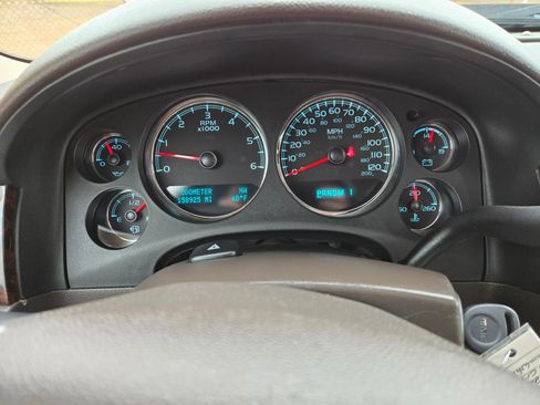 Used 2014 GMC Sierra 2500 Denali w/ Suspension Package, Off-Road image 13