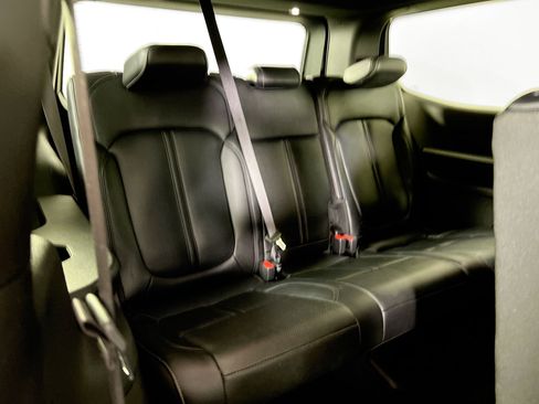 Used 2022 Jeep Wagoneer Series III w/ Premium Group I image 28