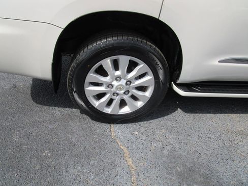 Used 2018 Toyota Sequoia Platinum image 28