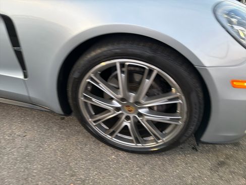 Used 2019 Porsche Panamera 4 image 4