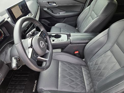 Used 2024 Nissan Rogue Platinum w/ Platinum Premium Package image 18