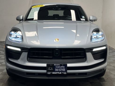 Used 2023 Porsche Macan image 2