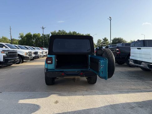 Used 2020 Jeep Wrangler Unlimited Sahara AWD/4WD image 36