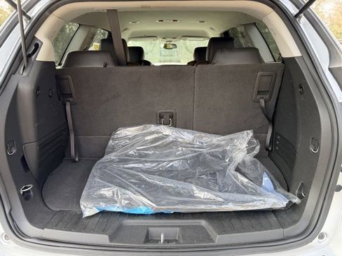 Used 2017 Chevrolet Traverse LT image 25