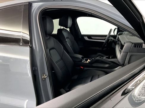 Used 2024 Porsche Cayenne image 7