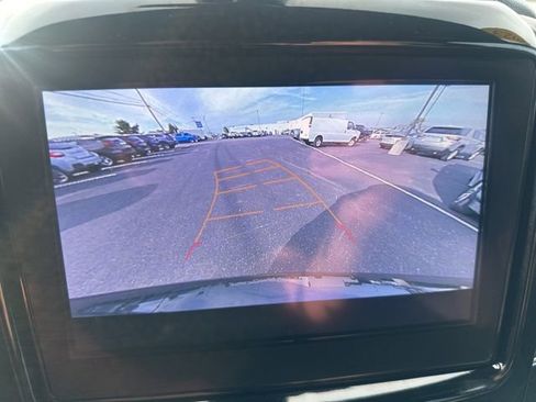 Used 2023 Chevrolet Traverse LT image 15