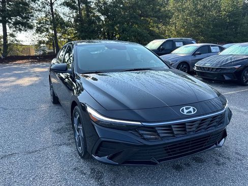 New 2025 Hyundai Elantra SEL image 7