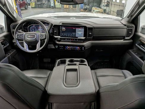 Used 2025 GMC Sierra 3500 SLT image 18