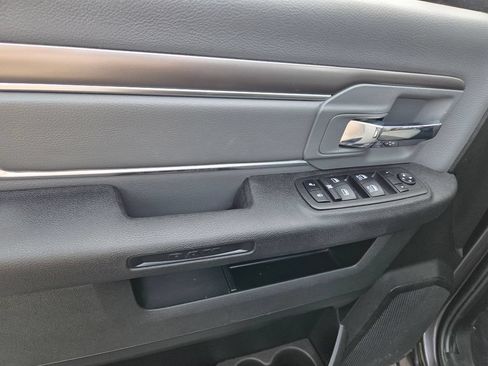 Used 2023 RAM 1500 Classic SLT AWD/4WD image 11