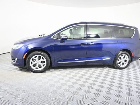 Used 2020 Chrysler Pacifica Limited image 2