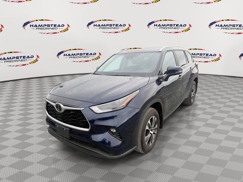 Used 2023 Toyota Highlander XLE AWD/4WD image 1