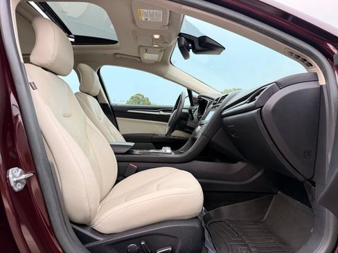 Used 2018 Ford Fusion Titanium FWD image 22