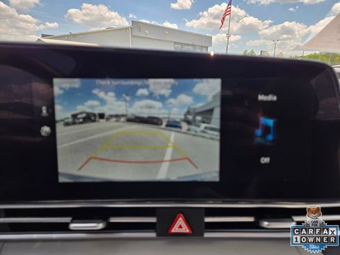 Used 2025 Hyundai Elantra Limited FWD image 32