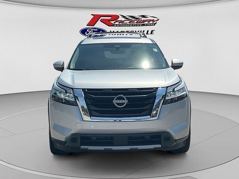 Used 2024 Nissan Pathfinder Platinum FWD image 7