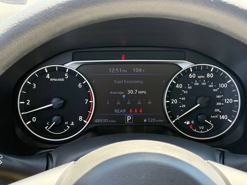 Used 2025 Nissan Altima 2.5 SV FWD image 12