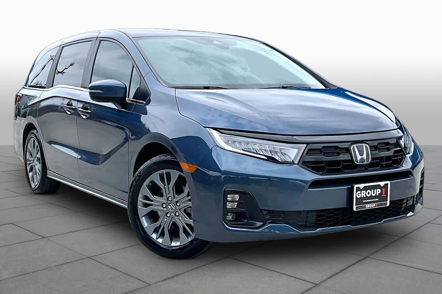 Used 2026 Honda Odyssey Touring image 3