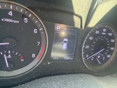 Used 2017 Hyundai Tucson SE w/ SE Popular Package 02