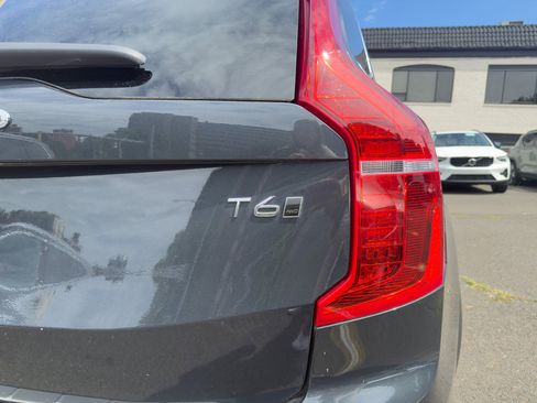 Certified 2022 Volvo XC90 T6 Momentum w/ Advanced Package image 9