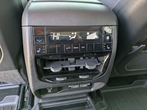 Used 2022 Jeep Grand Cherokee L Limited RWD image 18