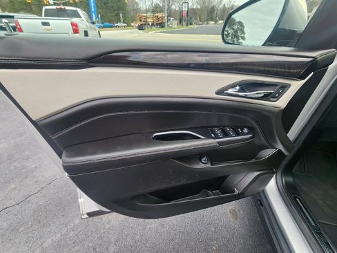 Used 2015 Cadillac SRX Luxury image 16