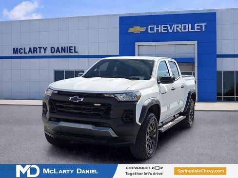 Used 2024 Chevrolet Colorado Trail Boss w/ Advanced Trailering Package AWD/4WD image 2