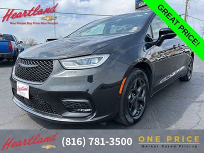Used 2024 Chrysler Pacifica Premium