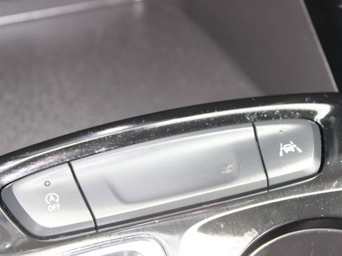 Used 2025 Chevrolet Trax LT image 47