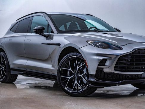 Used 2025 Aston Martin DBX 707 image 2