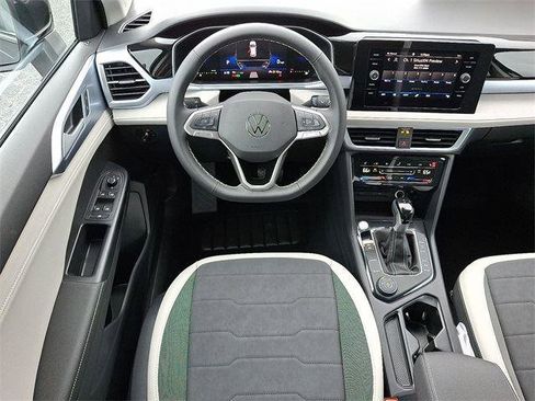 New 2025 Volkswagen Taos SE image 9
