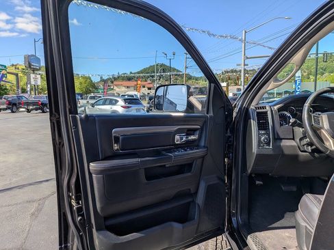 Used 2018 RAM 2500 Laramie w/ Sport Appearance Group AWD/4WD image 8