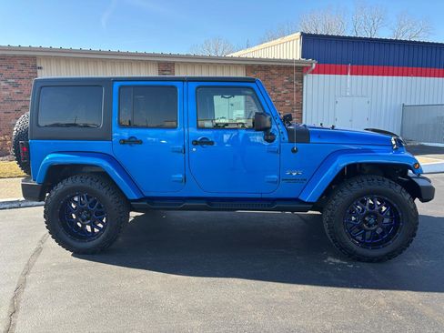 Used 2016 Jeep Wrangler Unlimited Sahara w/ Connectivity Group image 2
