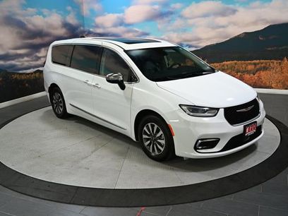 Used 2023 Chrysler Pacifica Limited