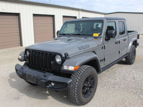 Used 2021 Jeep Gladiator Sport AWD/4WD image 2