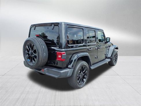 Used 2023 Jeep Wrangler Unlimited Sahara w/ Cold Weather Group image 4