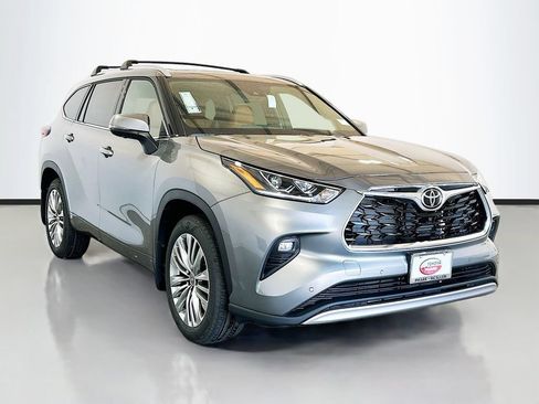 New 2026 Toyota Highlander Platinum AWD/4WD image 3
