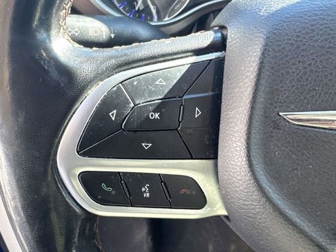 Used 2019 Chrysler Pacifica Touring-L image 19