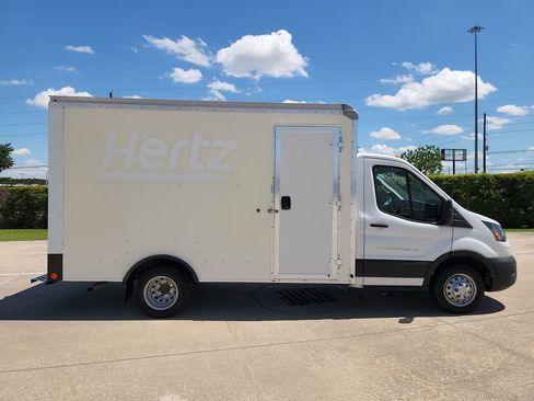 Used 2022 Ford Transit 350 DRW RWD image 4