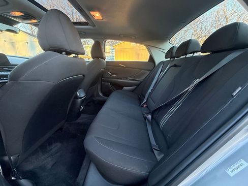 Used 2025 Hyundai Elantra SEL image 23