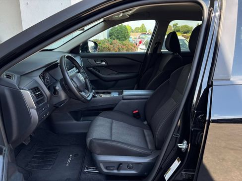 Used 2025 Nissan Rogue SV FWD image 29