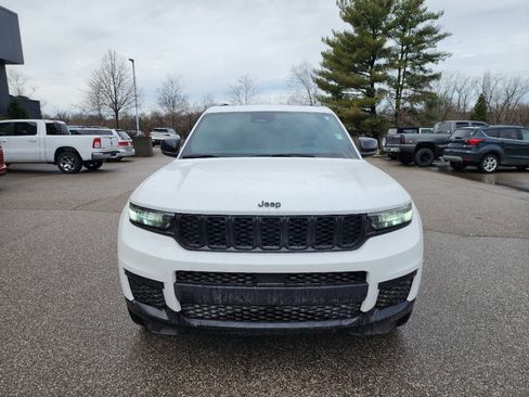 Used 2023 Jeep Grand Cherokee L Laredo image 2