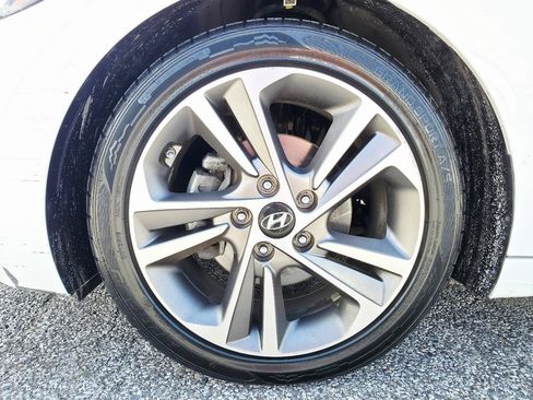 Used 2017 Hyundai Elantra Limited w/ Limited Tech Package 04 FWD image 9