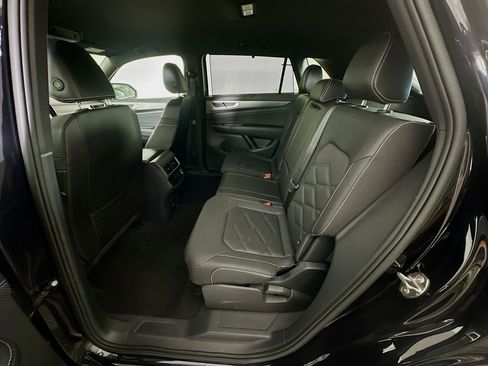 Used 2025 Volkswagen Atlas Cross Sport SE AWD/4WD image 29