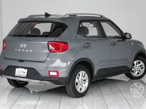 Used 2020 Hyundai Venue SEL w/ Convenience Package FWD image 6